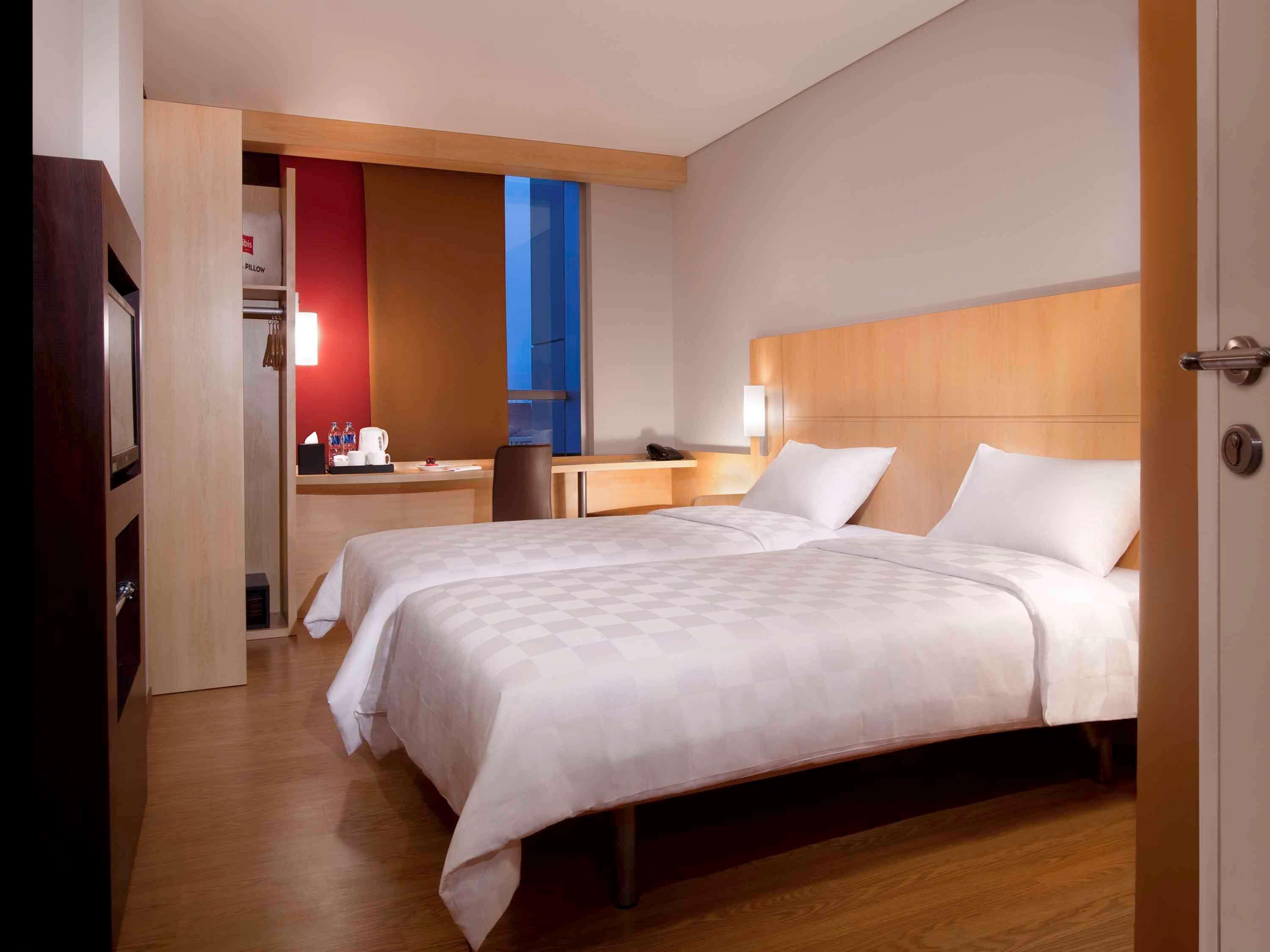 Ibis Jakarta Senen Exteriör bild