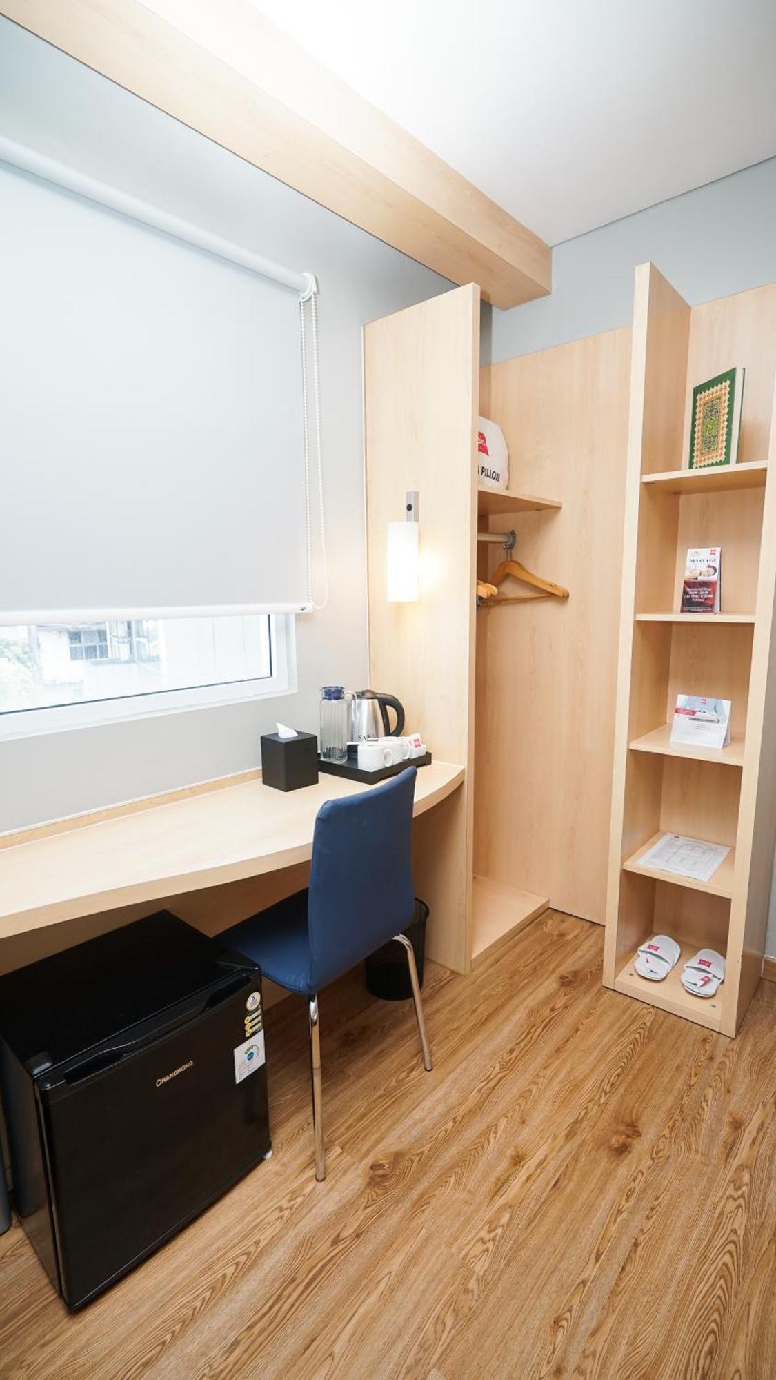 Ibis Jakarta Senen Exteriör bild