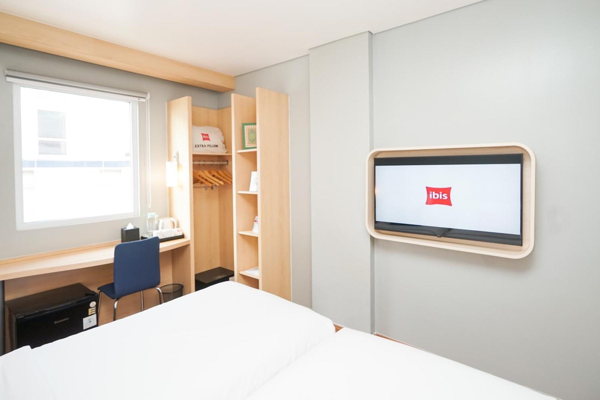 Ibis Jakarta Senen Exteriör bild