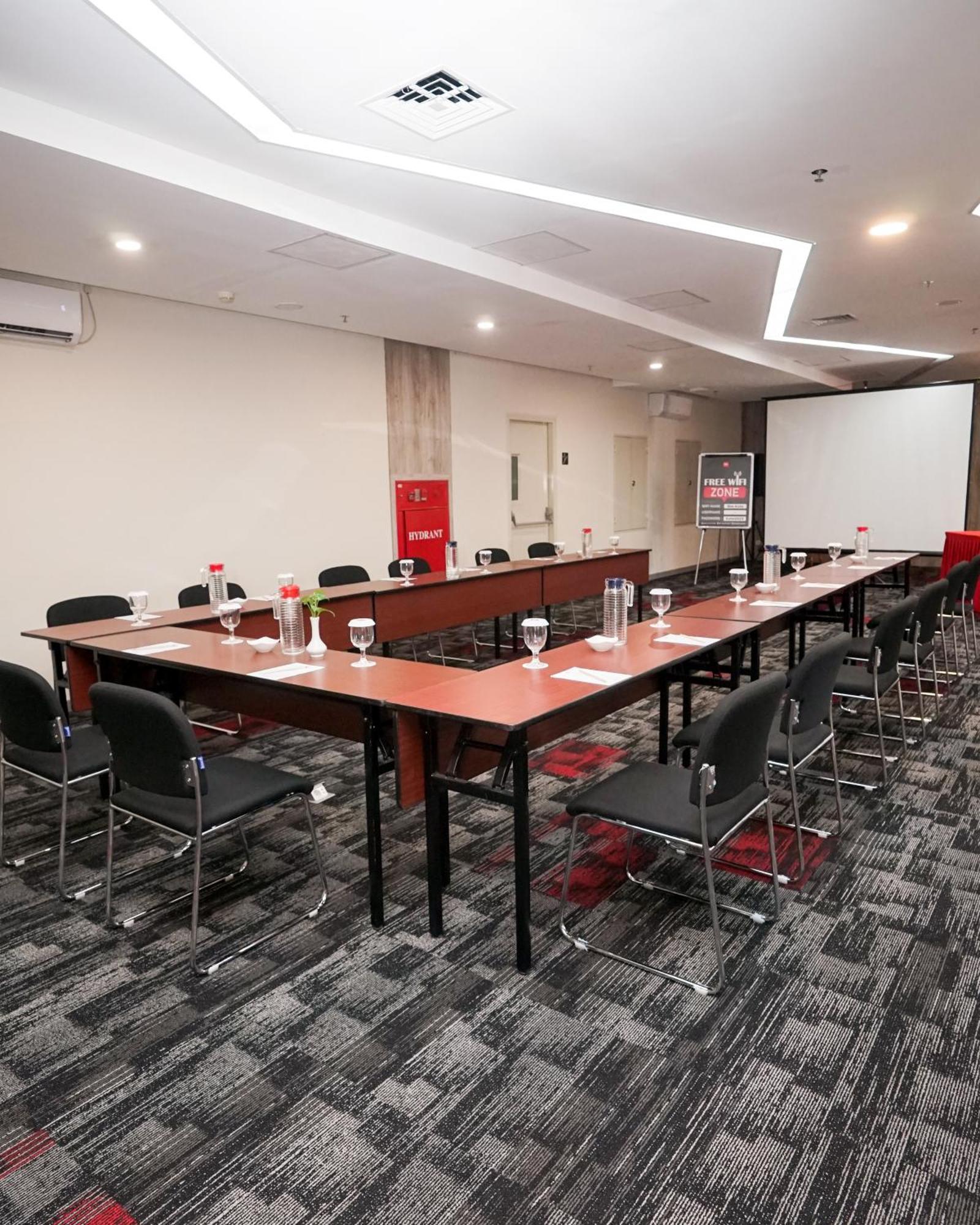 Ibis Jakarta Senen Exteriör bild