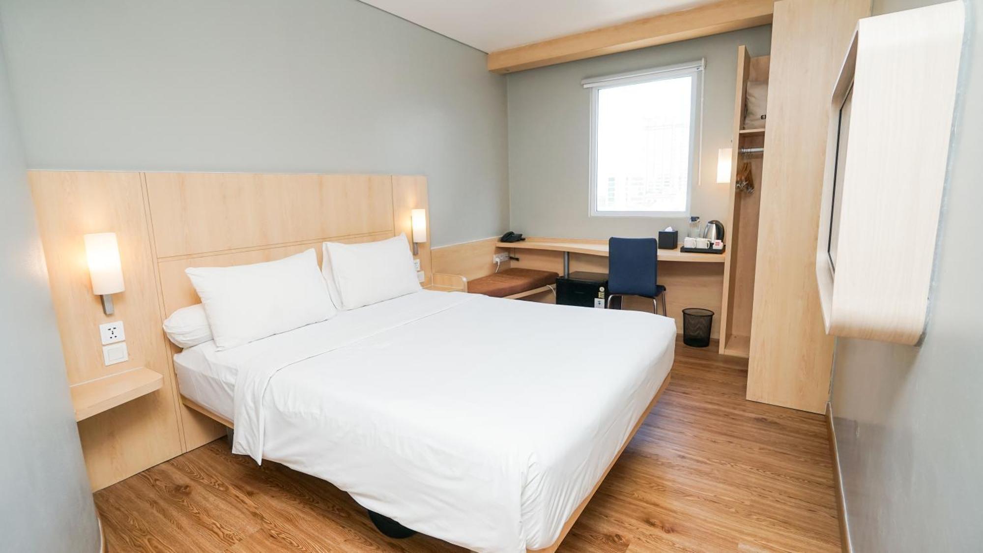 Ibis Jakarta Senen Exteriör bild