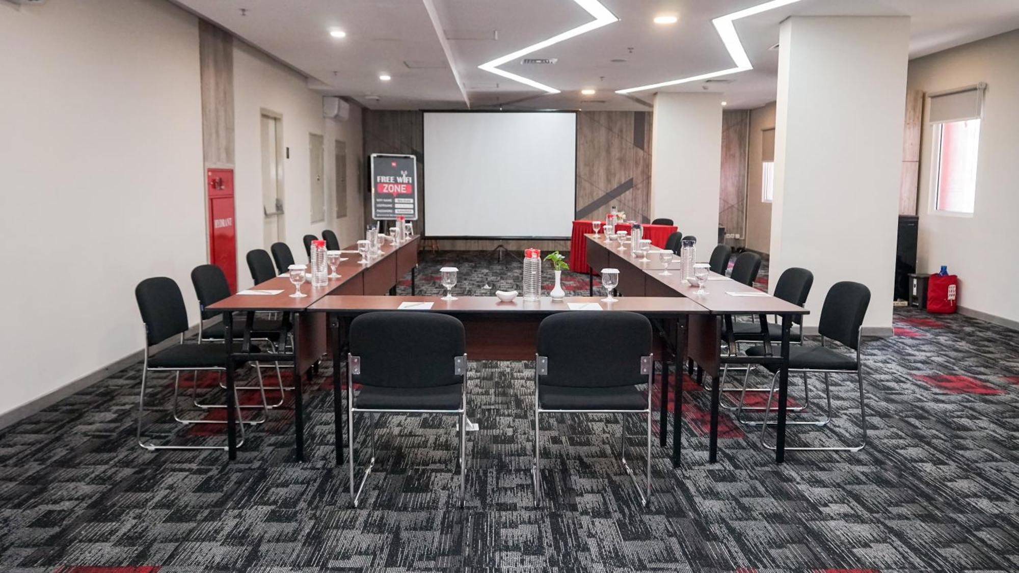 Ibis Jakarta Senen Exteriör bild