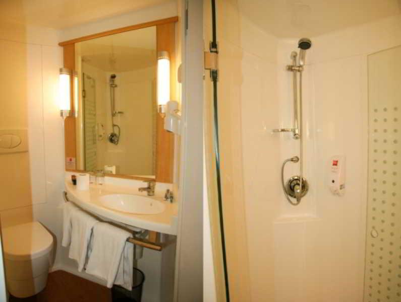 Ibis Jakarta Senen Exteriör bild
