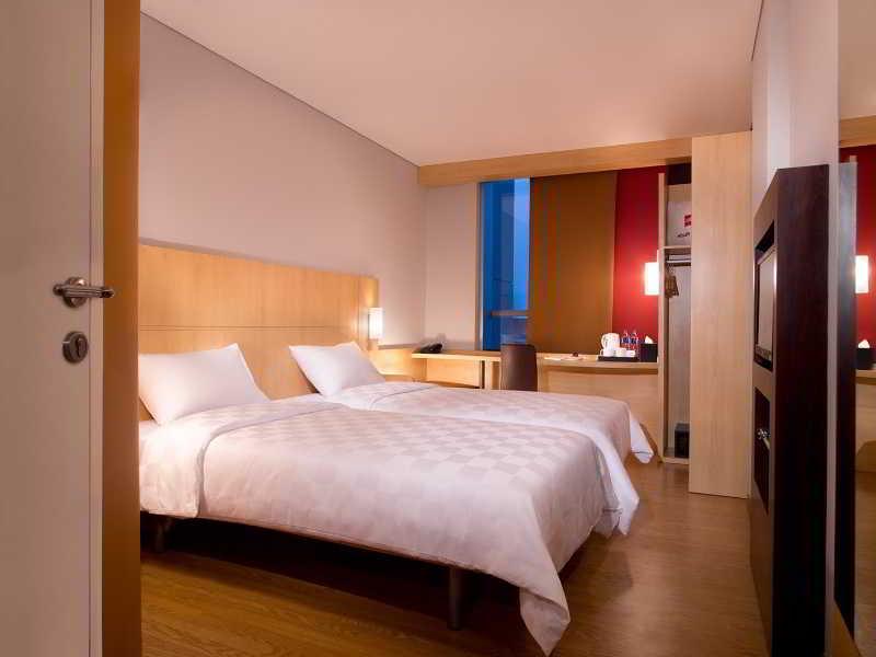 Ibis Jakarta Senen Exteriör bild