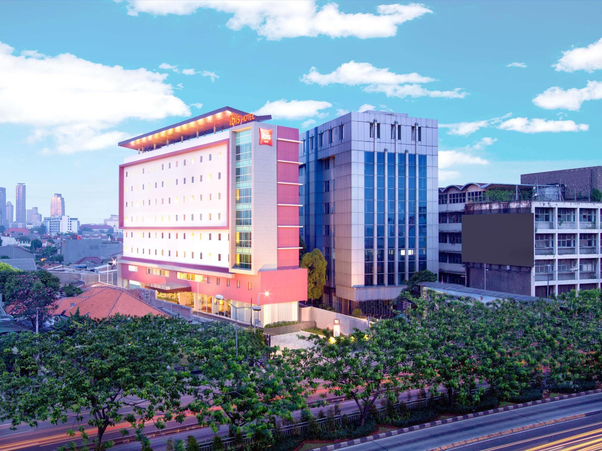 Ibis Jakarta Senen Exteriör bild